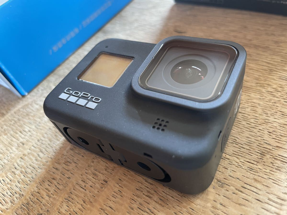 GoPro HERO 8 Black 本体　ゴープロ バッテリー2個　MEDIA MOD メディアモジュラー　充電器　SDカード　他アクセサリー多数セット　美品_画像2