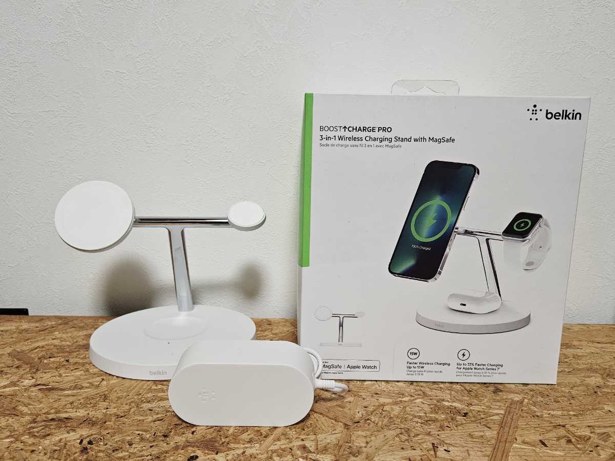 Belkin Boost Charge Pro MagSafe対応3-in-1 ワイヤレス充電器15W MagSafe公式認証 ホワイト WIZ017dqWH(iPhone 15 / 14 / 13 / 12)の画像1