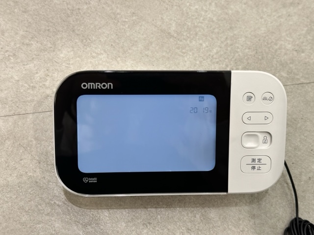 血圧計 ☆オススメ☆ OMRON オムロン HCR-7602T 自動電子血圧計 管理医療機器 上腕式 プレミアム 19 シリーズ 通電確認済 ケース付の画像7