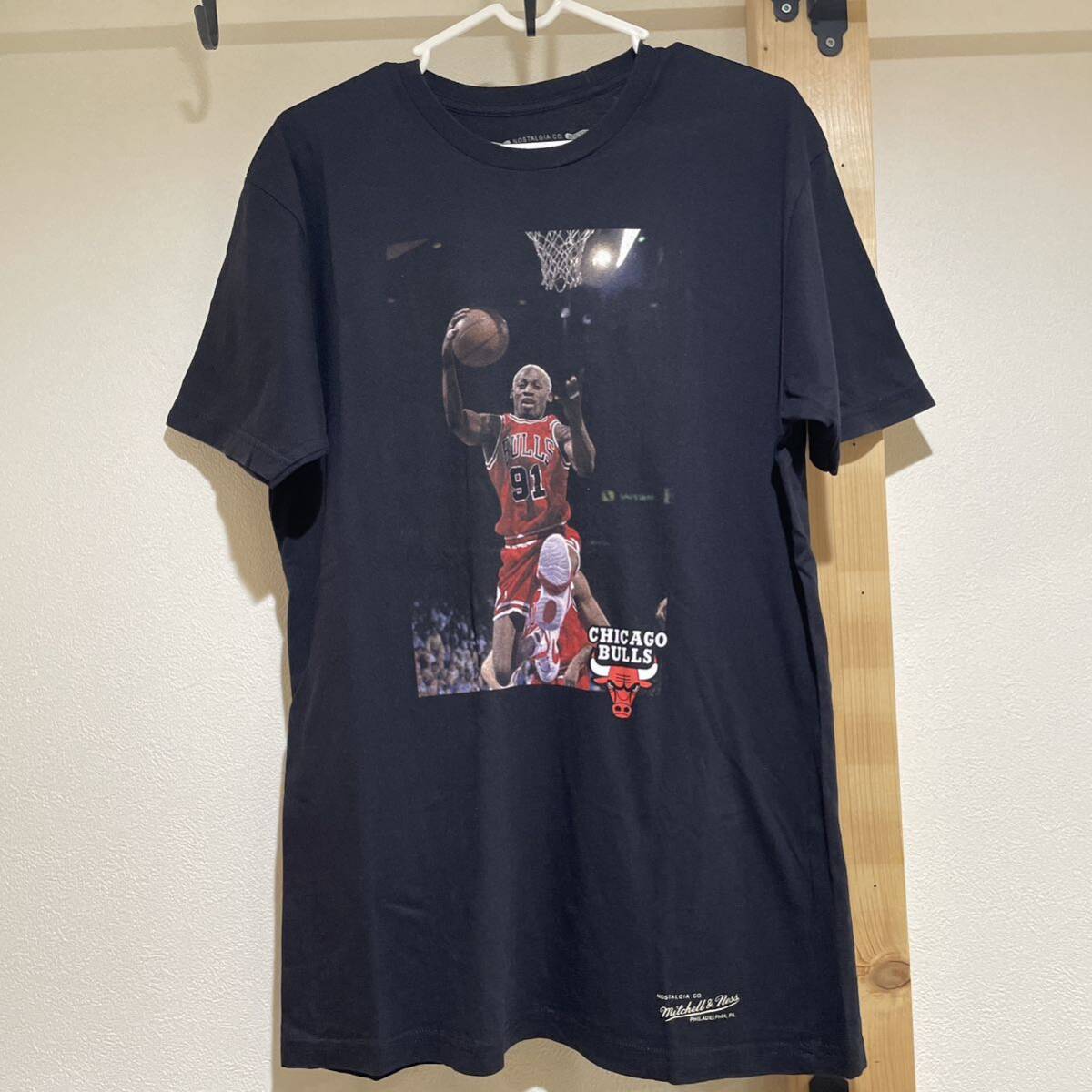 デニス・ロッドマン Tシャツ シカゴ・ブルズ NBA ブラックミッチェルアンドネス Mitchell & Ness_画像1
