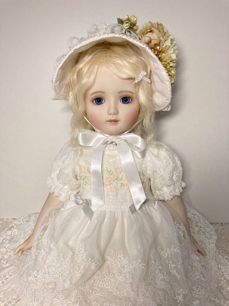  literary creation bisque doll [ white dress. young lady ] hug me doll literary creation doll 