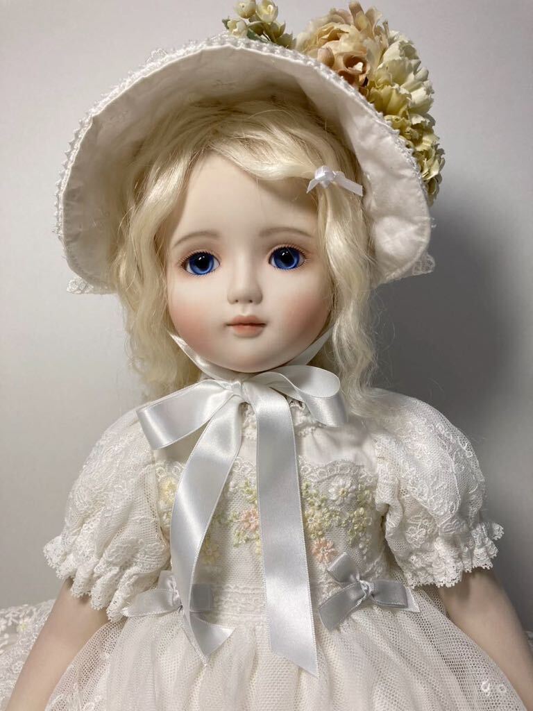  literary creation bisque doll [ white dress. young lady ] hug me doll literary creation doll 