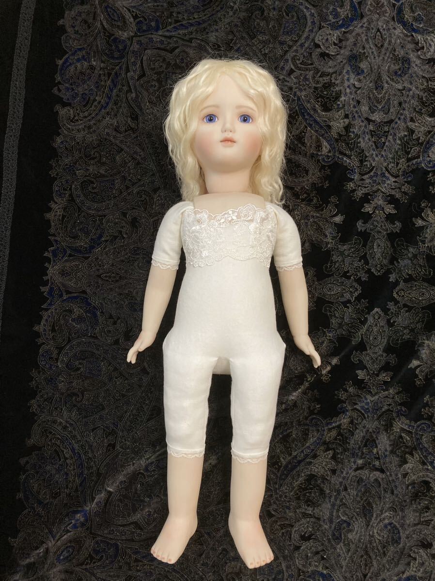  literary creation bisque doll [ white dress. young lady ] hug me doll literary creation doll 