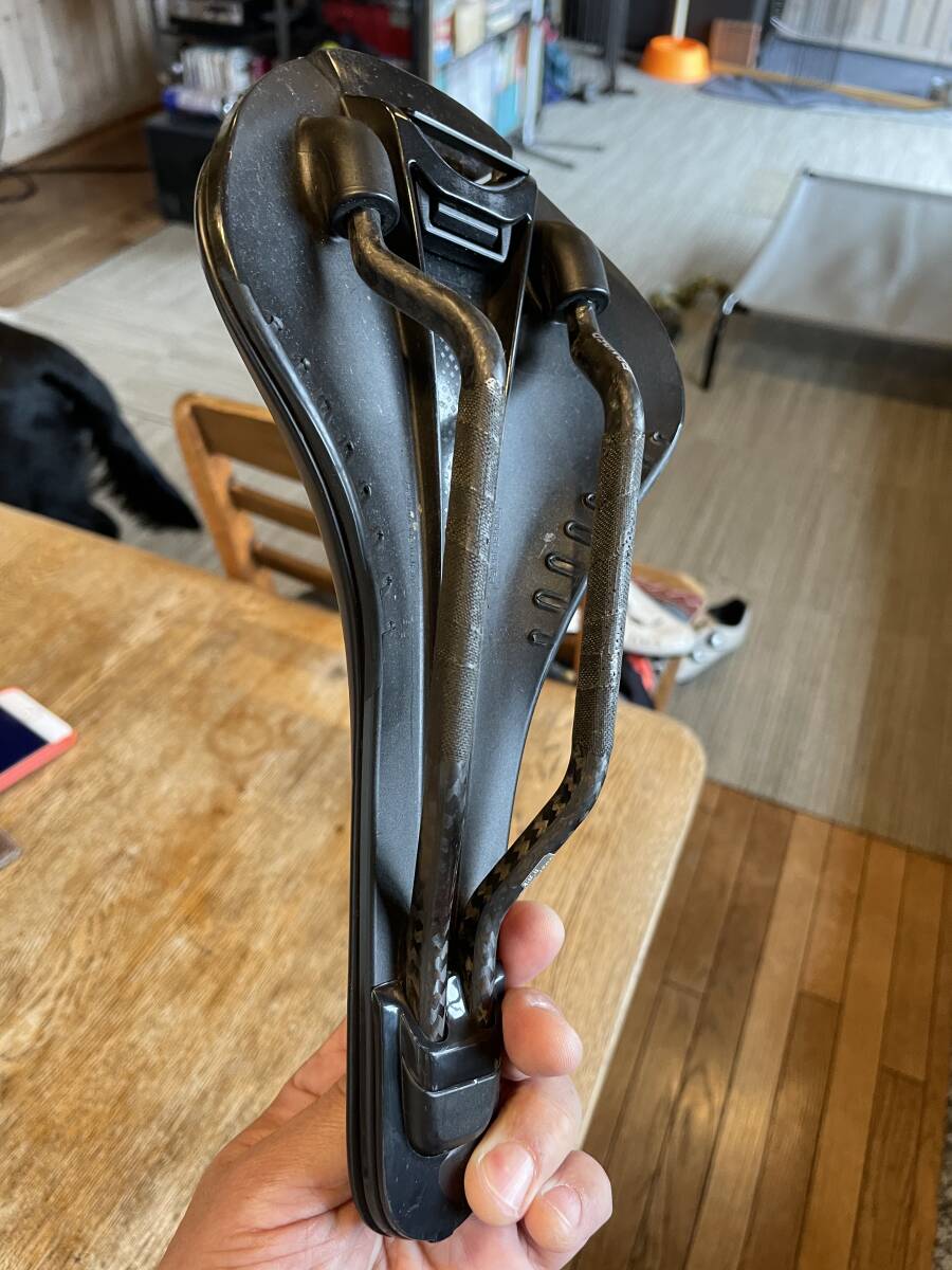 Yahoo!オークション - 美品 Fizik ANTARES R1 カーボンレール 163g Yahoo!オークション - 美品 Fizik ANTARES R1 カーボンレール 163g