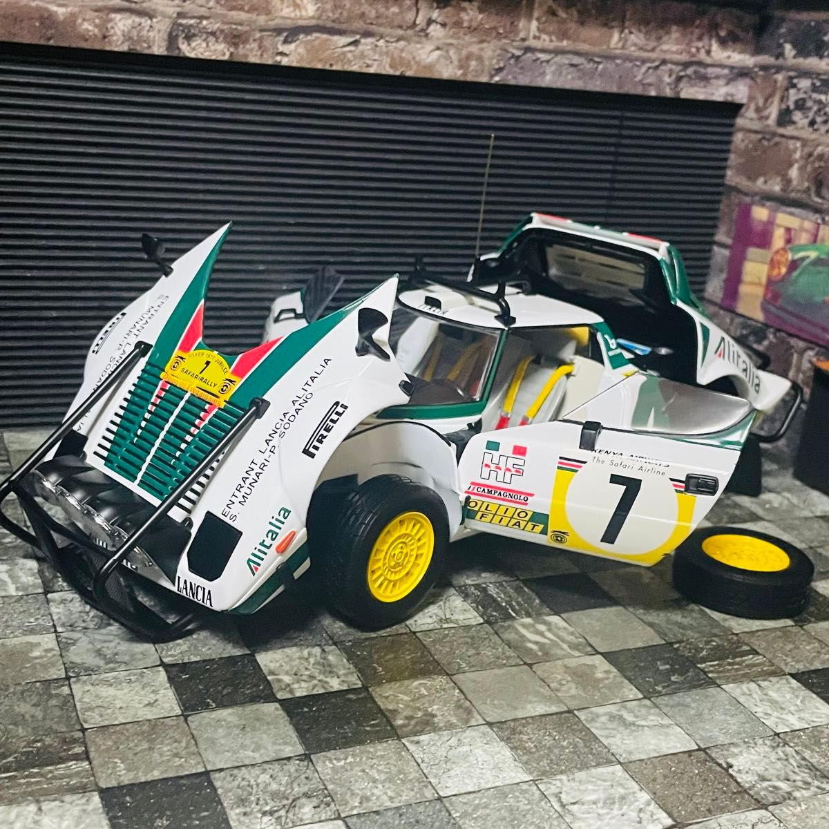 カスタム品 1/18 京商 ランチア ストラトス HF サファリラリー カスタム品 1/18 京商 ランチア ストラトス HF サファリラリー