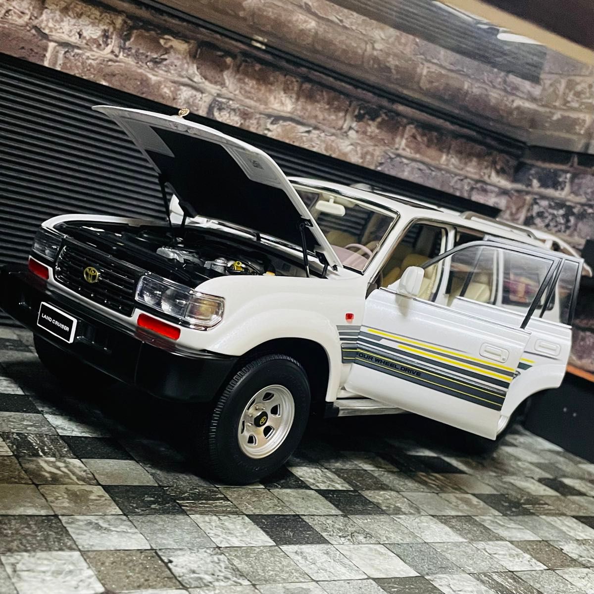 1/18 Kengfai Toyota Land Cruiser 80 LC80 Stock Edition