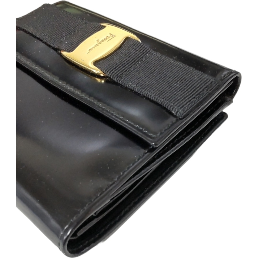 【中古品】Salvatore Ferragamo フェラガモ 財布 ブラックエナメル 折り財布 レディース財布 箱あり L63929RKの画像3