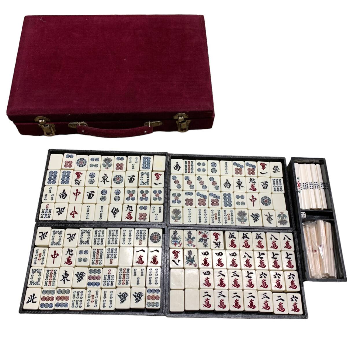 ◇中古品◇ 麻雀牌 ケース入り 麻雀パイ 点棒 麻雀 サイコロ 麻雀牌セット P65629NH(麻雀)|売買されたオークション情報、Yahoo!オークション(旧ヤフオク!) の商品情報をアーカイブ公開 - オークファン(aucfan.com) ◇中古品◇ 麻雀牌 ケース入り 麻雀パイ 点棒 麻雀 サイコロ 麻雀牌セット P65629NH(麻雀)|売買されたオークション情報、Yahoo!オークション(旧ヤフオク!) の商品情報をアーカイブ公開 - オークファン(aucfan.com)