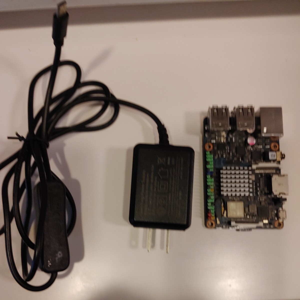 Tinker board S ティンカーボードS batocera SDカード付 24bit/192kHzサポート　中古美品　ACアダプター付き　エミュレーター_画像1