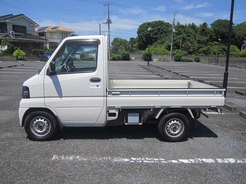 18年式　日産　クリッパートラック　４WD　大宮発　状態良い　車検付き　エアコン　パワステ　エアバック　修復歴無し　ETC 直ぐに乗れます_画像4