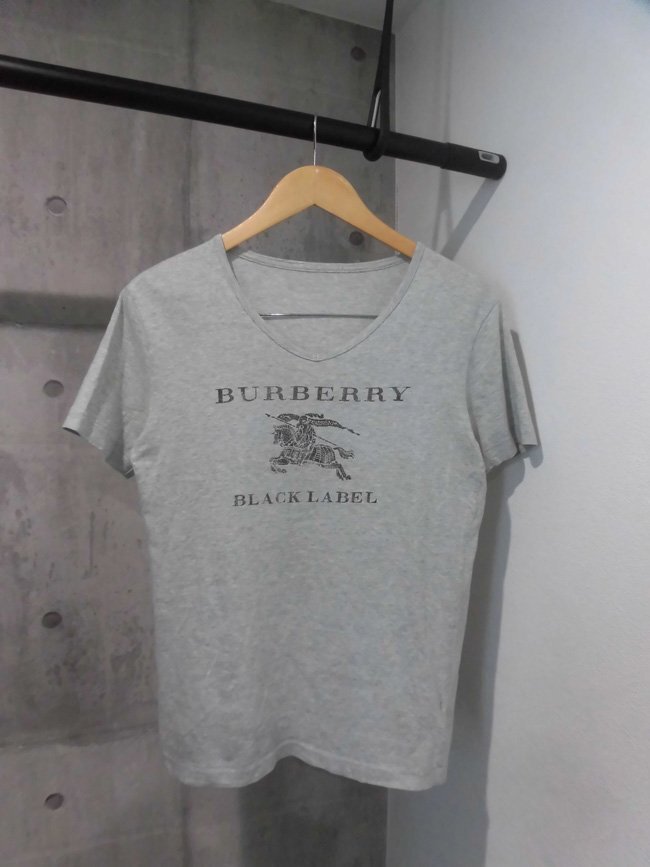 BURBERRY BLACK LABELバーバリーブラックレーベル ビッグロゴプリント Vネック 半袖 Tシャツ2/メンズ/グレー/D1P34-323-04/三陽商会 日本製_画像2