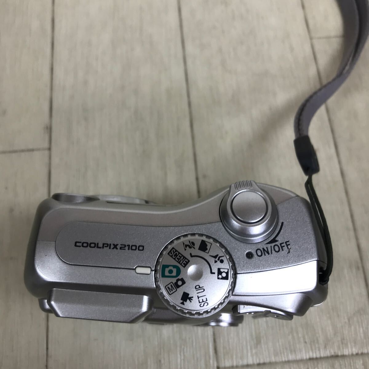 B1993 動作品 Nikon ニコン COOLPIX E2100 コンパクトデジタルカメラ デジカメ 電池式 簡易動作確認済み 現状品の画像5