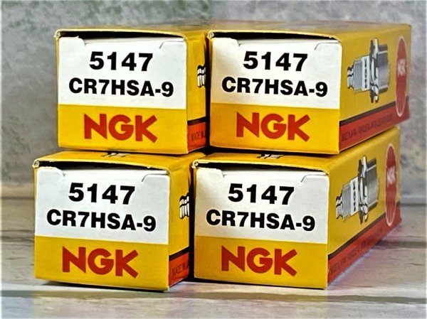 ＮＧＫ　ＣＲ７ＨＳＡー９　４本セット　ホンダ　トゥデイ　ＡＦ６１　０４ー　適合　新品！_画像1