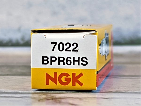 ＮＧＫ　ＢＰＲ６ＨＳ　スズキ　エポ　ＰＶ５０　ＮＡ１２Ａ　９３ー９５　適合　新品！_画像2