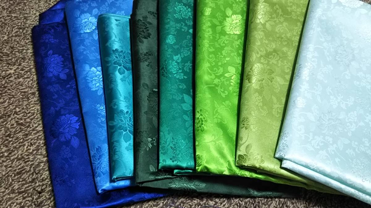 韓国布（チマチョゴリ）ハギレ タン 薄緑色　P SILK100％　まとめて決済＆配送可_一番右の薄緑色です