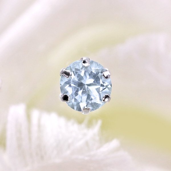 【新品・未使用】1円～最落無 天然アクアマリン 計0.80ct,プラチナ 淡いブルーの輝き 爽やかな耳元を演出 アクアマリン スタッドピアス_画像3