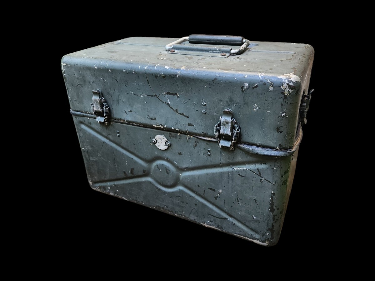 実物 60～70年代 米軍 アルミボックス ベトナム戦争 米軍放出品 アメリカ軍 キャンプサバゲー 道具箱 ツールボックス 工具箱 ヴィンテージ_画像3