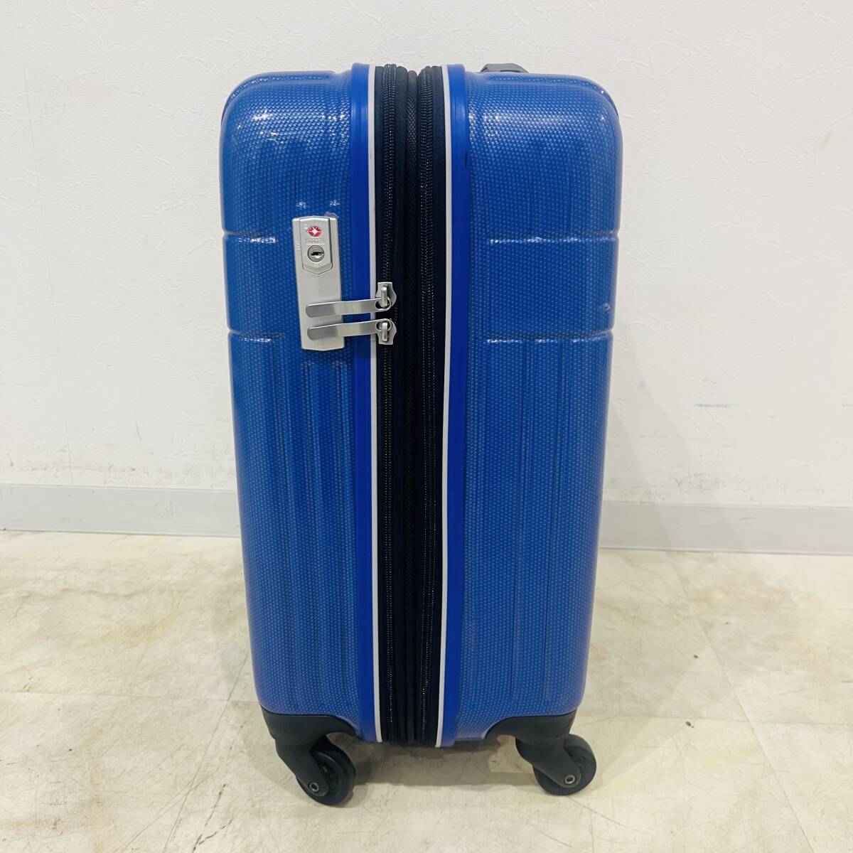QA1921 have been cleaned light weight Carry case SKYNAVIGATOR Sky Navigator inset enhancing possible suitcase carry bag TSA lock inspection K