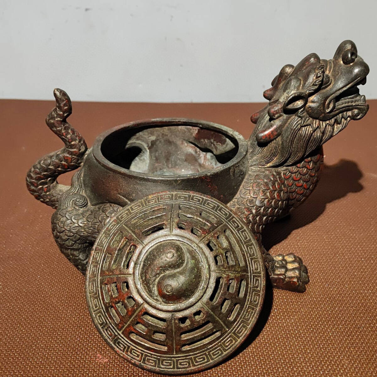 10325円 【超珍館蔵】銅製 泥金 八卦龍龜熏香炉 置物 古賞物 古 10325円 【超珍館蔵】銅製 泥金 八卦龍龜熏香炉 置物 古賞物 古