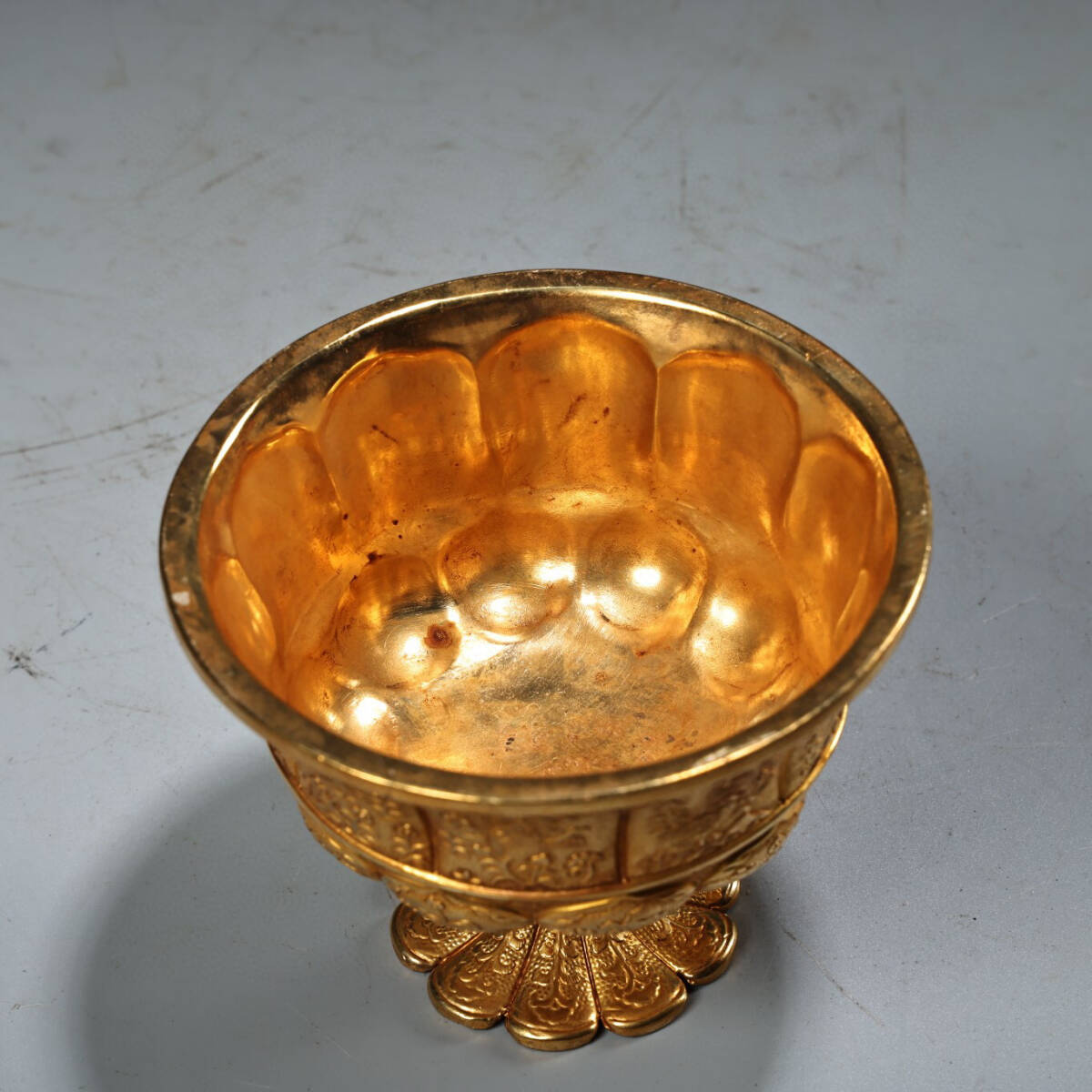 超珍館蔵 銅製 塗金 狩獵紋 酒杯 置物 古賞物 古美術品 稀少珍蔵 超珍館蔵 銅製 塗金 狩獵紋 酒杯 置物 古賞物 古美術品 稀少珍蔵