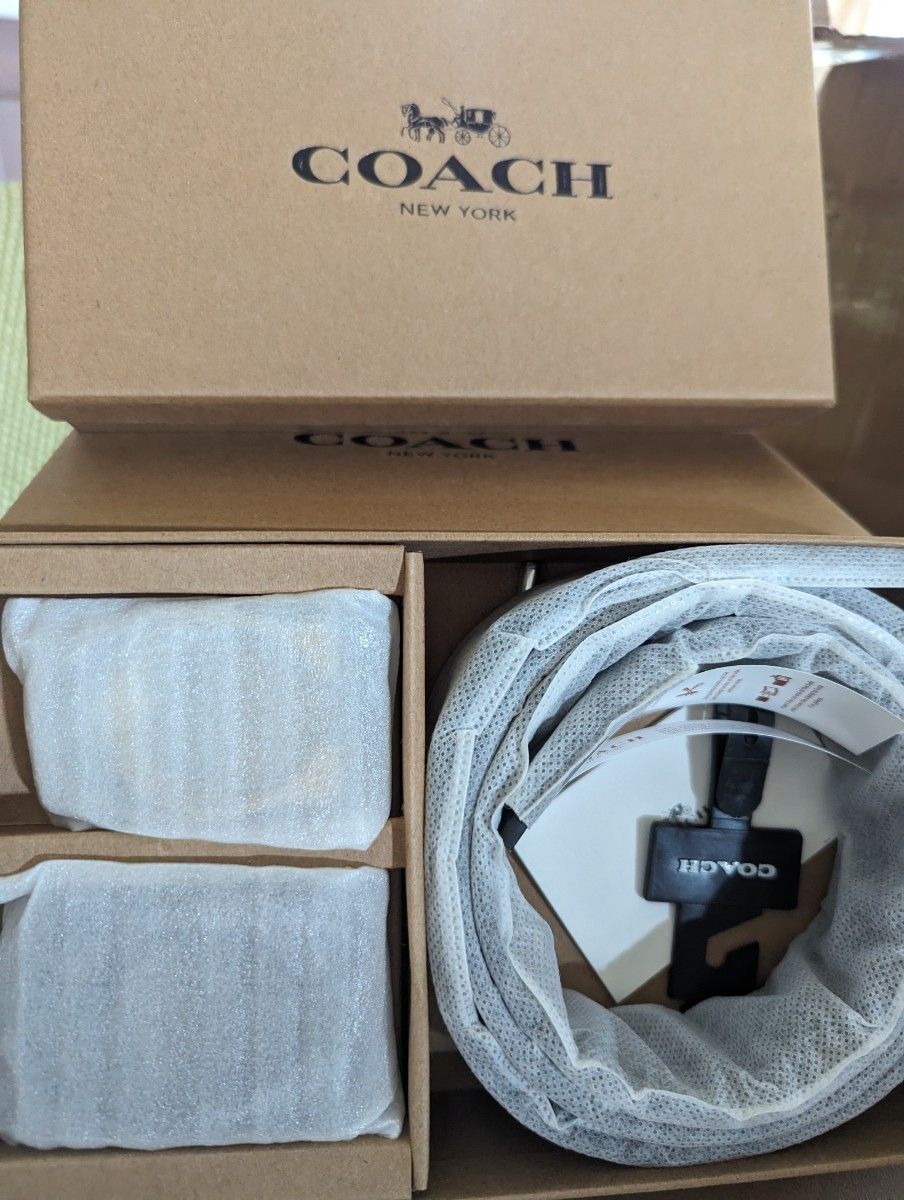 お洒落未使用新品！COACH コーチ　リバーシブルフリーサイズバックル回転ベルト