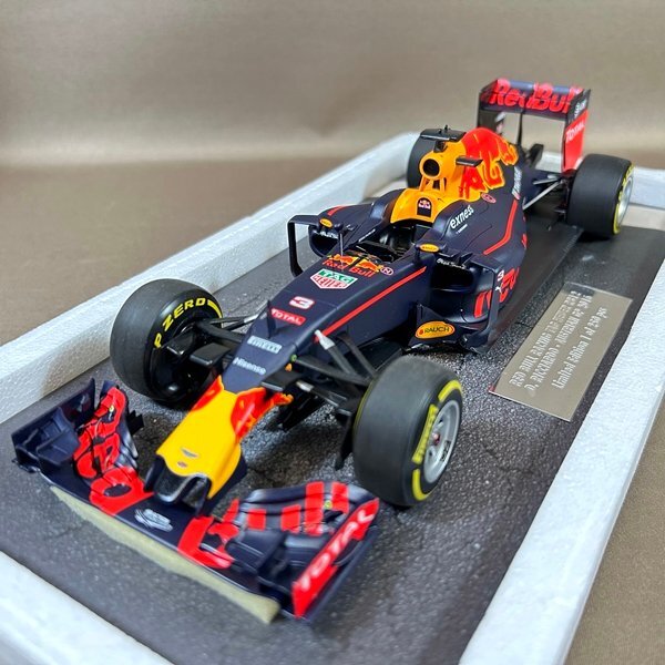 XA661●【 MINICHAMPS 1/18 レッドブル・レーシング タグホイヤー RB12 D.リカルド 2016 フィギュア付き 】250台限定 / REDBULL TAG HEUER_画像2