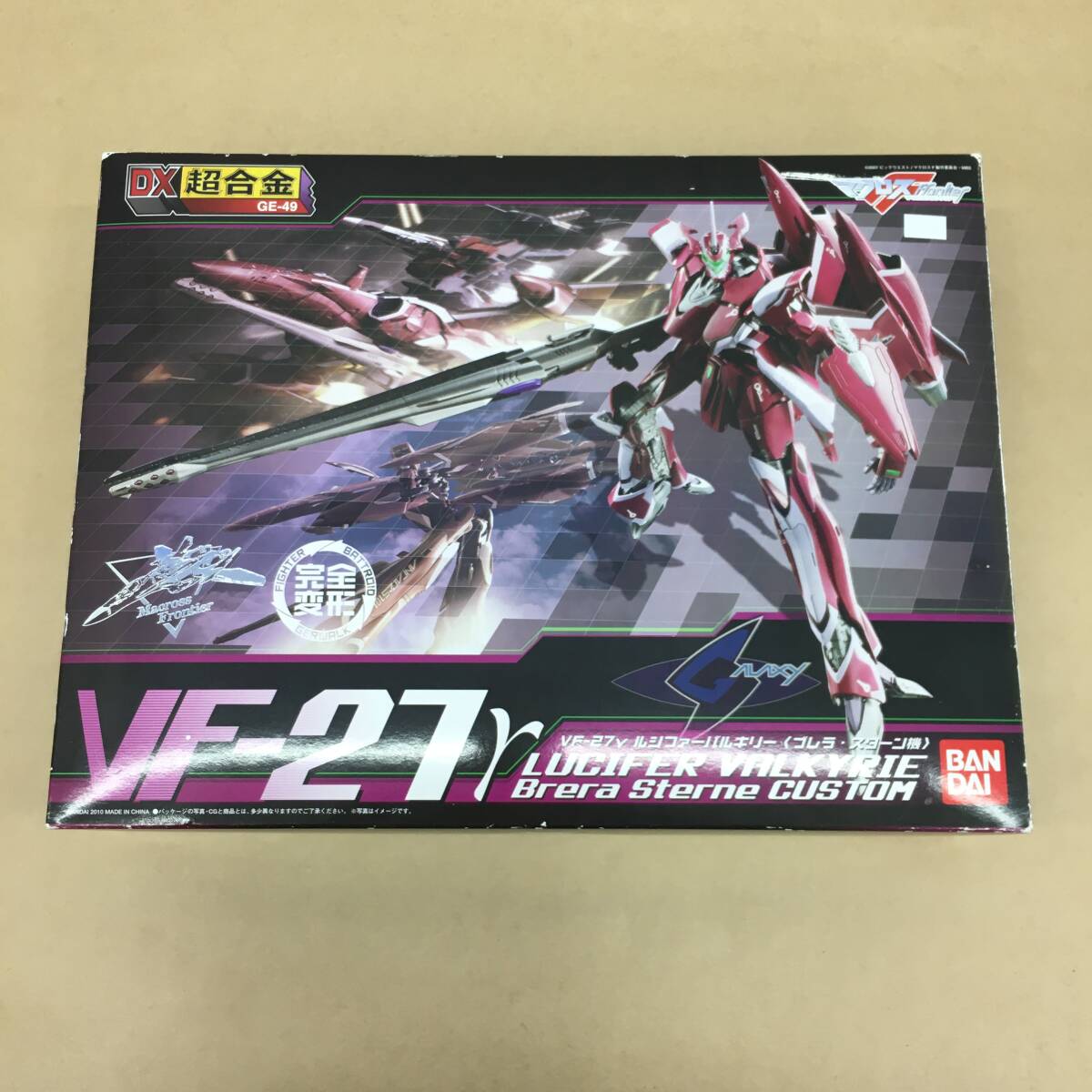 △【T122】ジャンク品 バンダイ『マクロスF　DX超合金 VF-27γ ルシファーバルキリー(ブレラ・スターン機)　GE-49』△_画像1