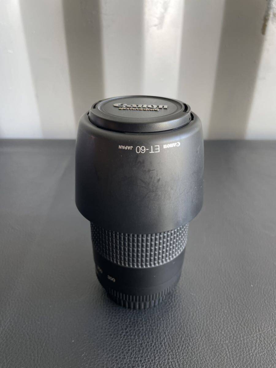 中古品☆レンズ CANON キャノン ZOOM LENS ズーム レンズ EF 75-300mm 1:4-5.6 Ⅱ φ58mm ET-60 フード付 動作未確認 カバー付き カビあり_画像1