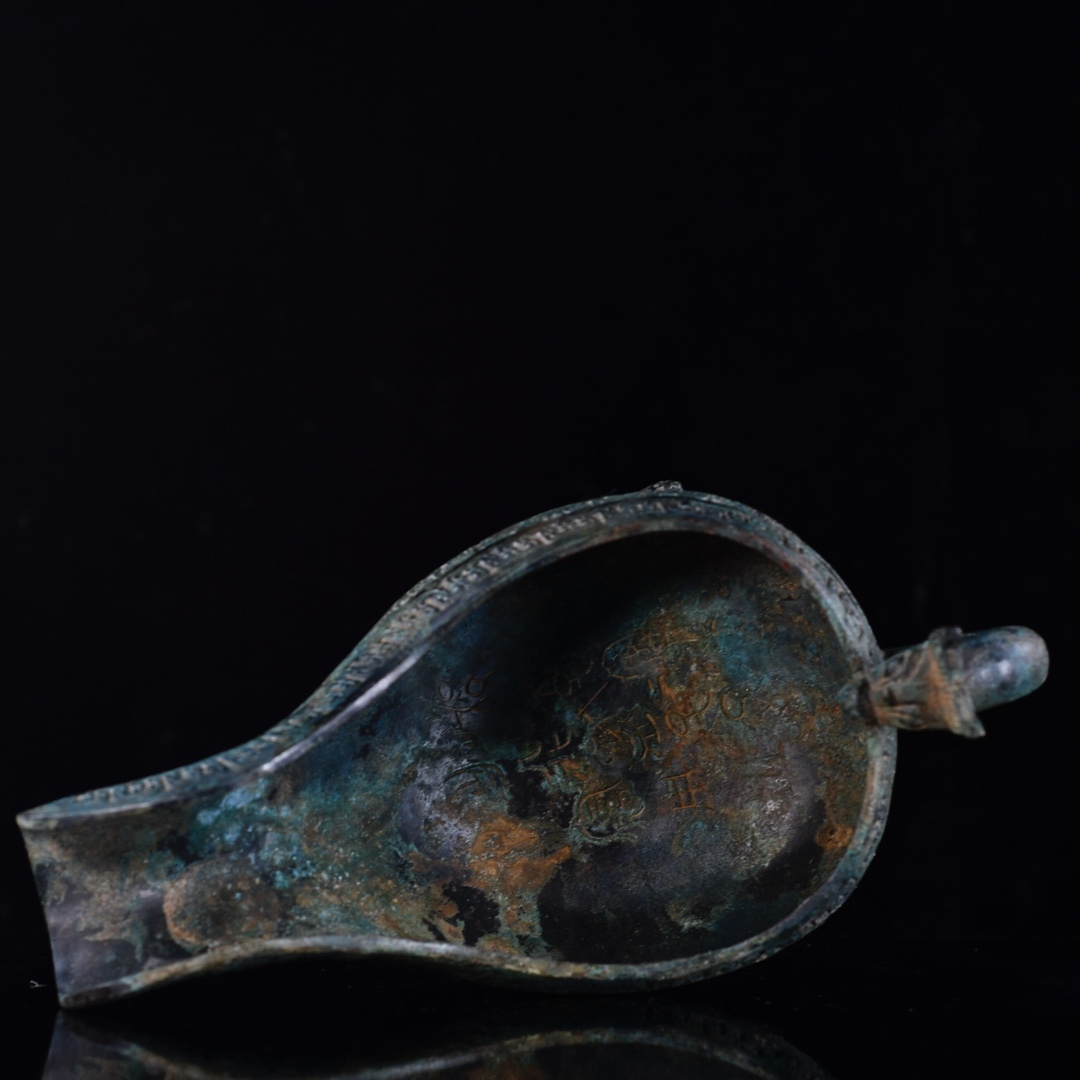 旧藏 青銅器 中国の西周時代の青銅瓢です 礼器です 時代物 中國 旧藏 青銅器 中国の西周時代の青銅瓢です 礼器です 時代物 中國