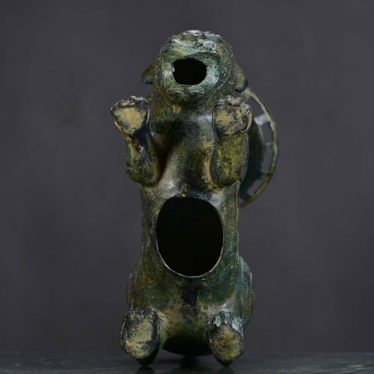 旧藏 中国前漢時代の青銅虎灯台 青銅器 時代物 中國古美術 極細 旧藏 中国前漢時代の青銅虎灯台 青銅器 時代物 中國古美術 極細