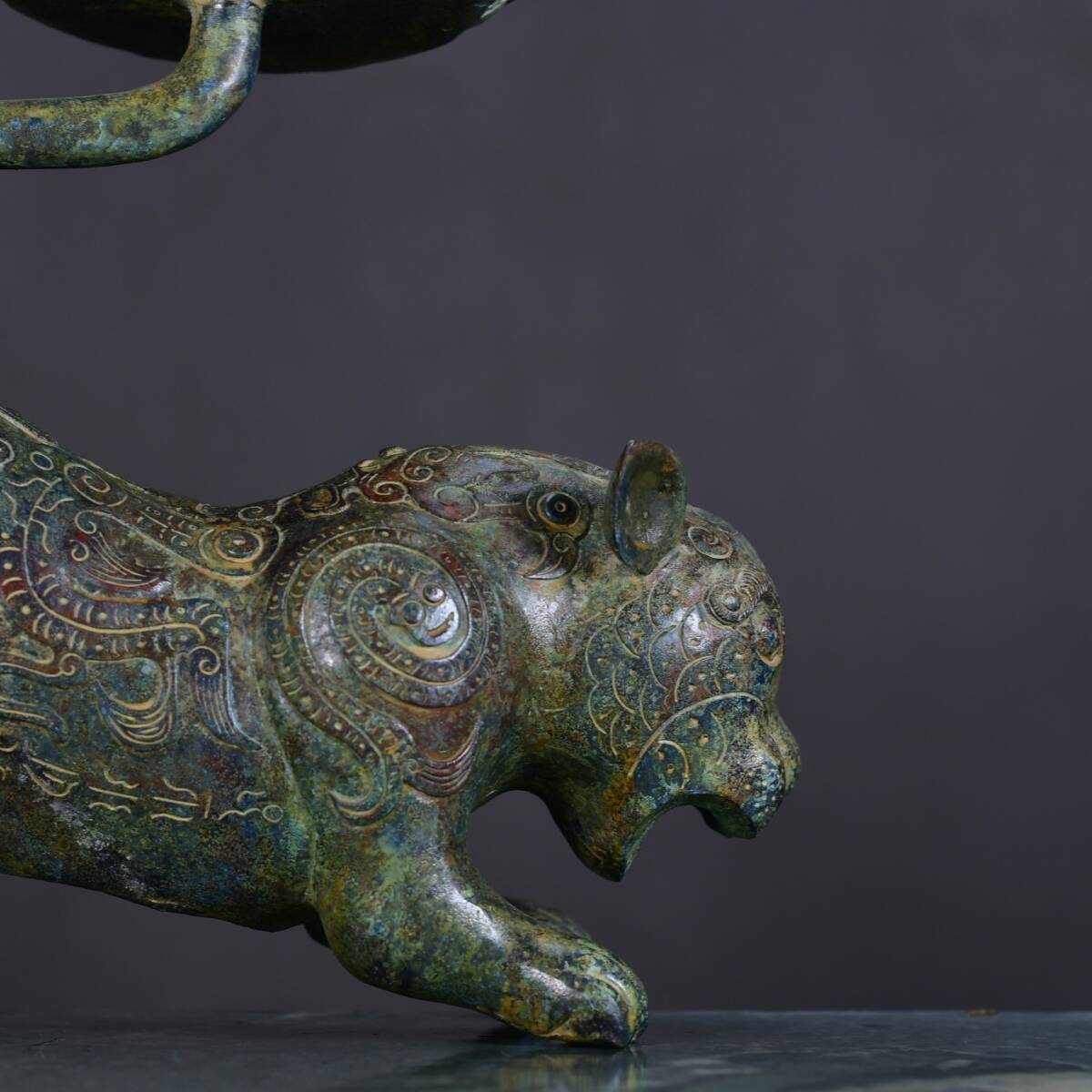 旧藏 中国前漢時代の青銅虎灯台 青銅器 時代物 中國古美術 極細 旧藏 中国前漢時代の青銅虎灯台 青銅器 時代物 中國古美術 極細