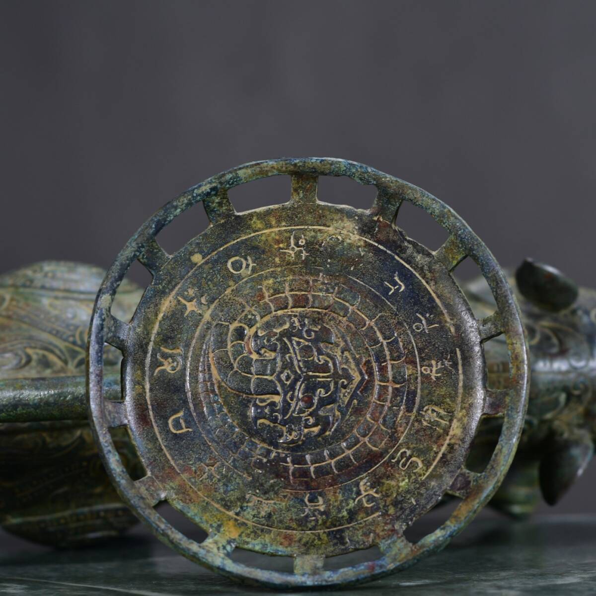 旧藏 中国前漢時代の青銅虎灯台 青銅器 時代物 中國古美術 極細 旧藏 中国前漢時代の青銅虎灯台 青銅器 時代物 中國古美術 極細