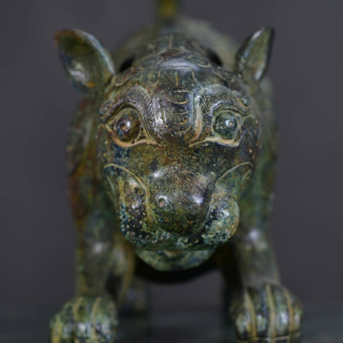 旧藏 中国前漢時代の青銅虎灯台 青銅器 時代物 中國古美術 極細 旧藏 中国前漢時代の青銅虎灯台 青銅器 時代物 中國古美術 極細