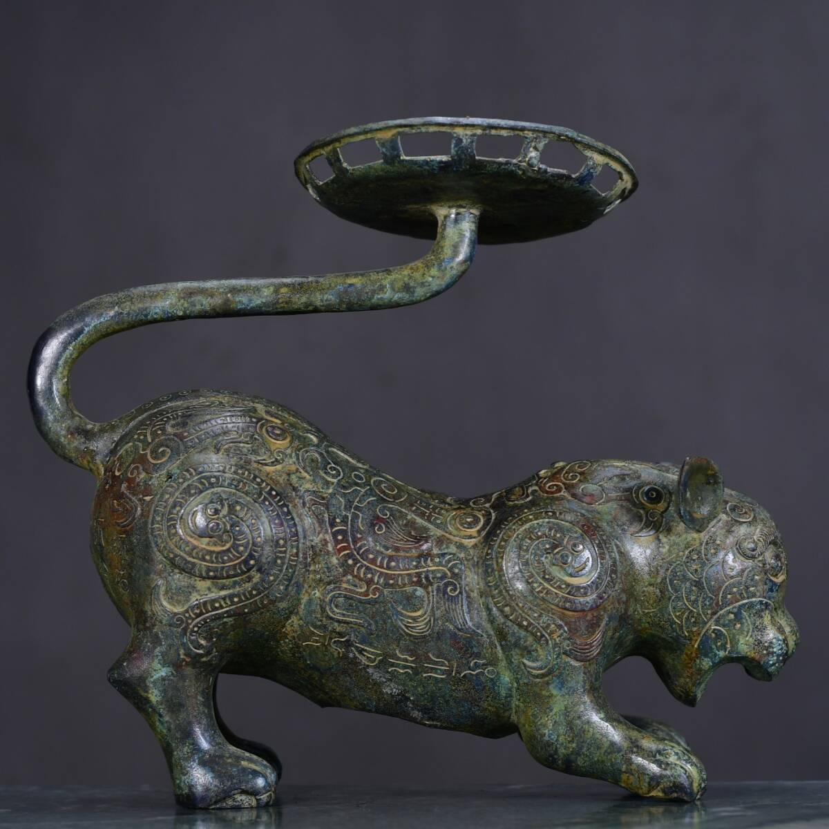 旧藏 中国前漢時代の青銅虎灯台 青銅器 時代物 中國古美術 極細 旧藏 中国前漢時代の青銅虎灯台 青銅器 時代物 中國古美術 極細