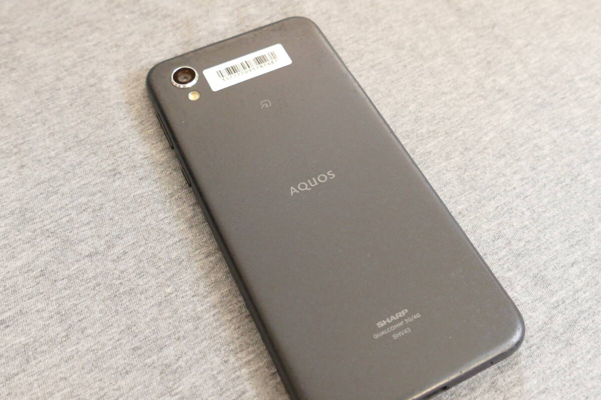 687【中古・送料込】au AQUOS sense2（au SHV43）ニュアンスブラック ネットワーク利用制限〇 SIMロック解除済_画像3