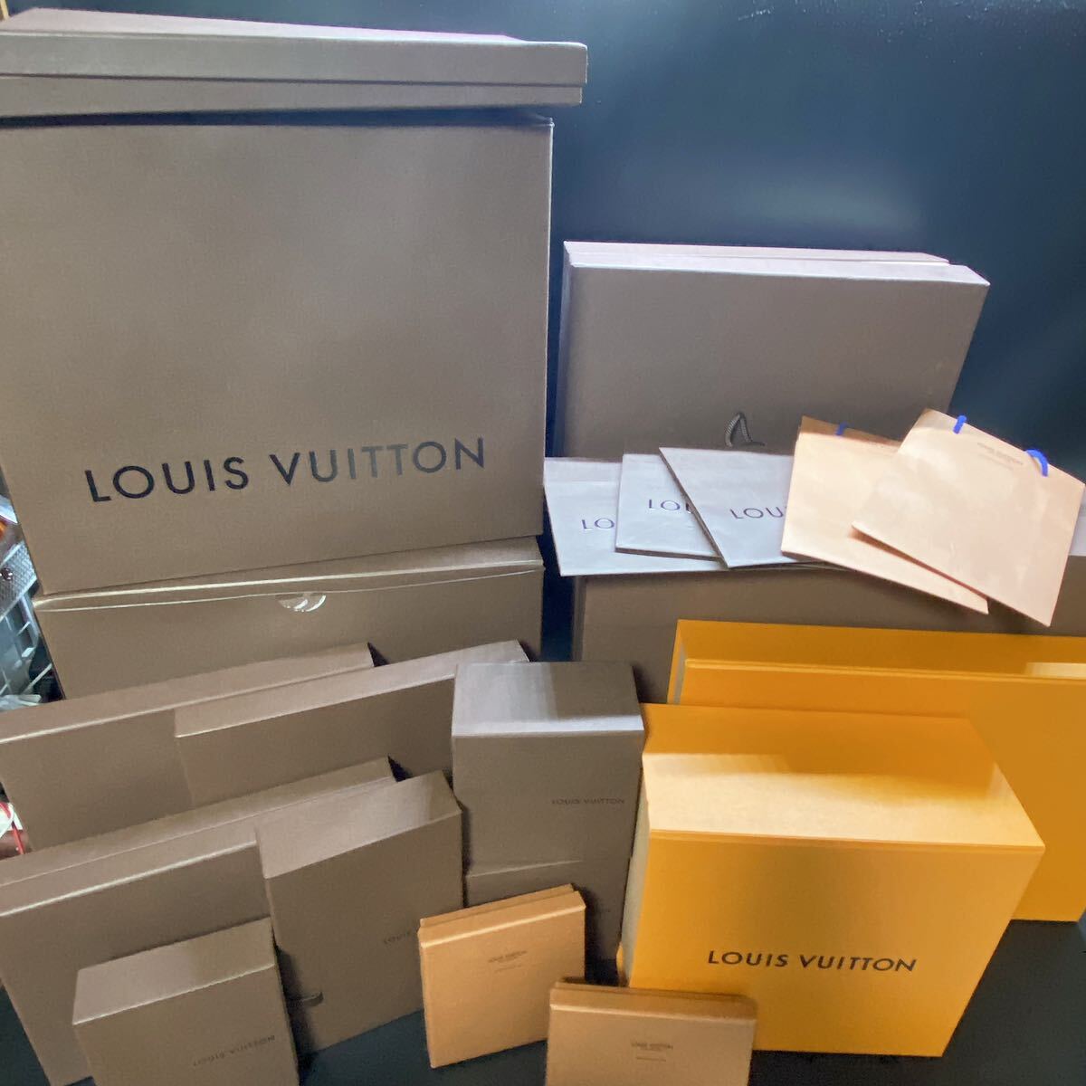 LOUIS VUITTON ルイヴィトン 空箱 紙袋 小物ケース 保存箱 マグネット式 BOX ケース まとめ売り ブランド ボックス 痛みあり 稀少の画像1