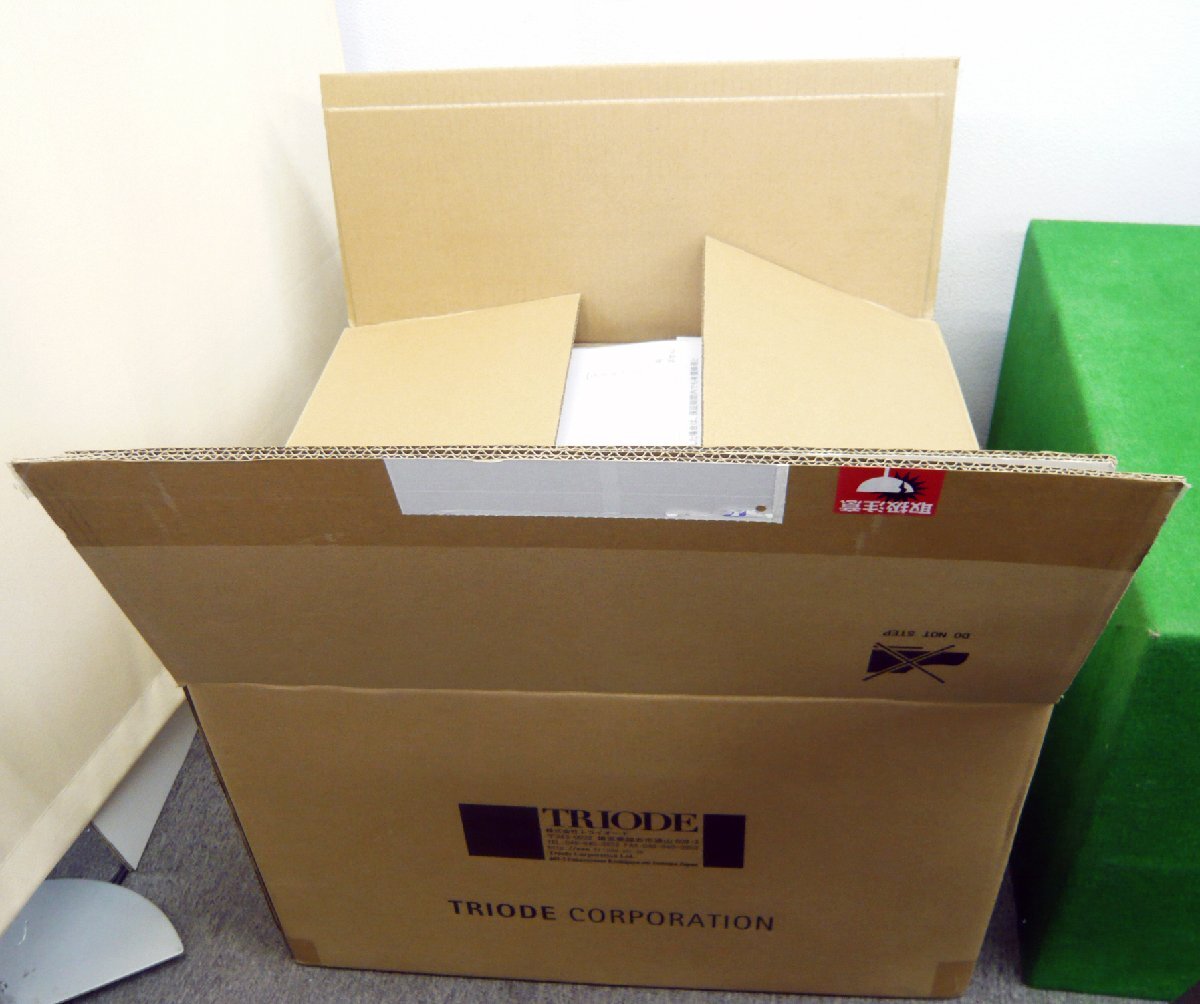 ◎TRIODE ｛新古品｝最高級 管球式アンプ「MUSASHI」元箱入りの保証書付・KT150・PP（フォノイコライザー搭載＆付属品一式付）動作品_配送用外箱と中箱（パッキン一式付）です。
