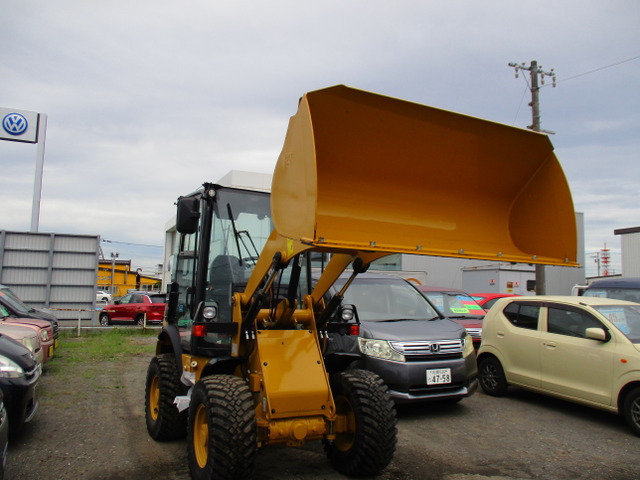 北海道苫小牧 中古車★車体渡しのみ★ 令和4年 その他 CATミニホイルローダー除雪仕様 アワーメーター76H_画像の続きは「車両情報」からチェック