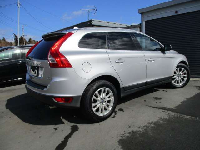 【諸費用コミ】返金保証付:★静岡県御殿場市★中古車★ XC60 T6 SE AWD 4WD 黒革 ナビ Bカメラ ETCシティセーフティ_画像の続きは「車両情報」からチェック