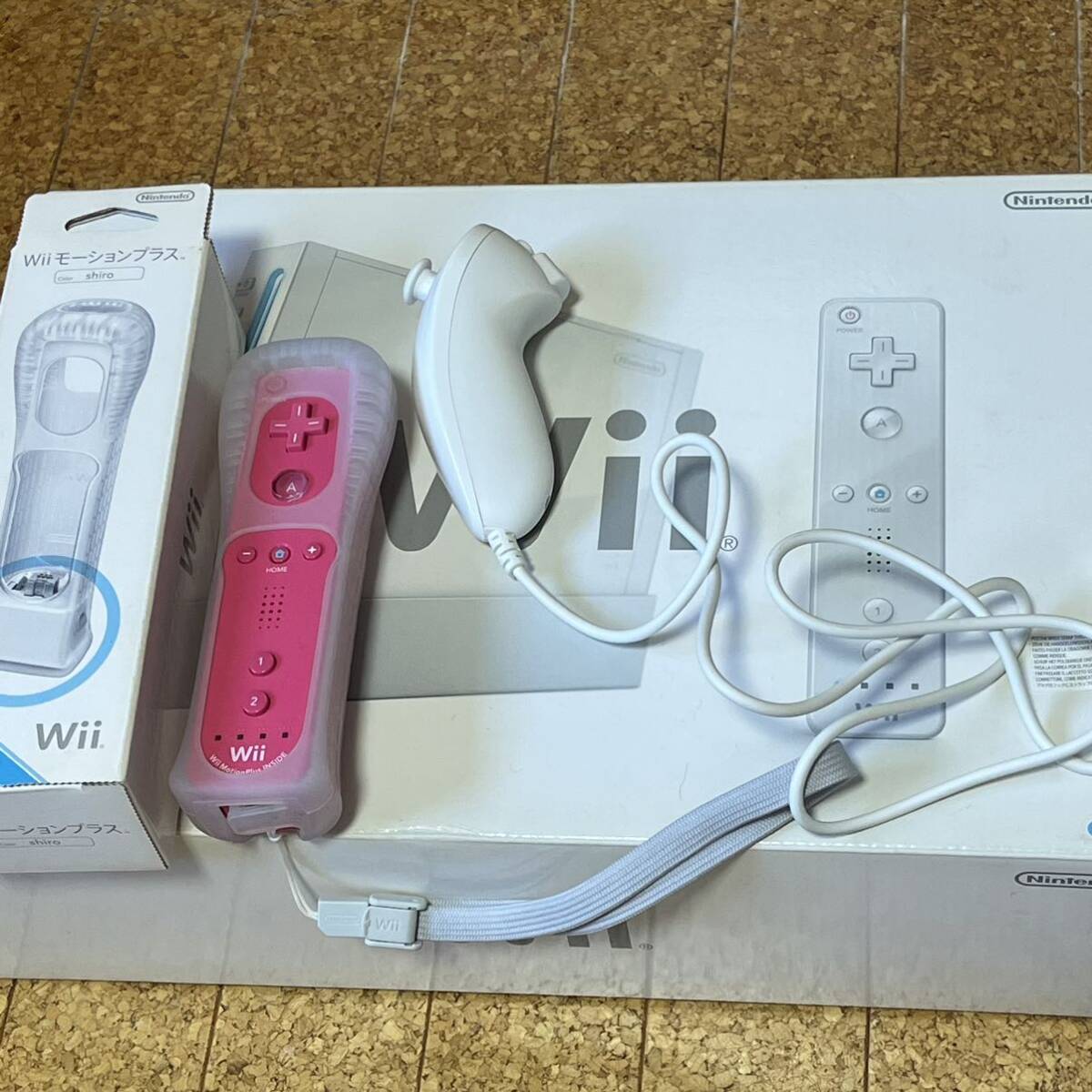 Wii 本体+別売りリモコン・ヌンチャク 中古_画像1