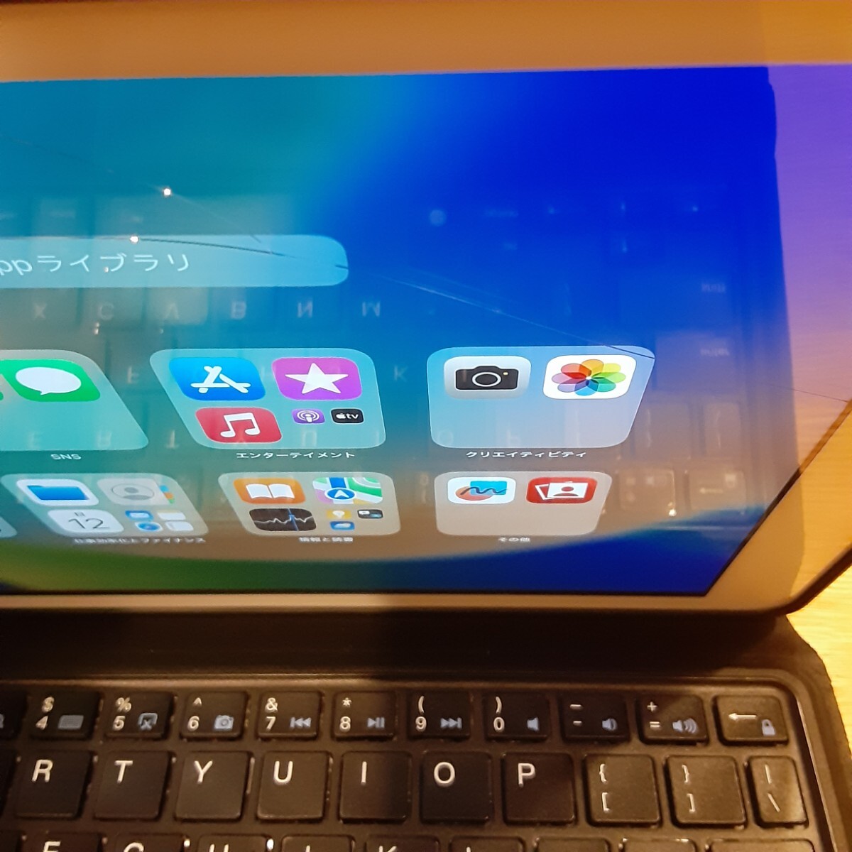 【ガラス割れても動作良好】iPad 第5世代　32gb　Wi-Fiモデル　付属品多数　_画像9