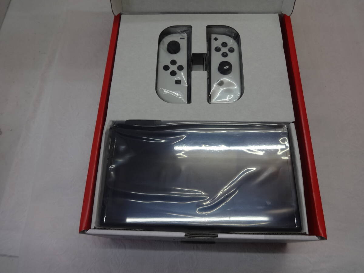 Y915 Nintendo Switch ニンテンドースイッチ本体 有機ELモデル 未使用品 おまけ付き_画像4