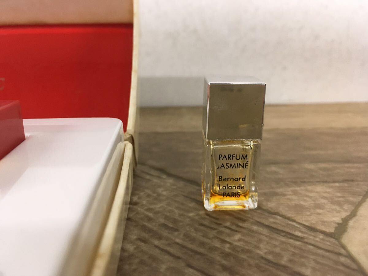 N 化粧類】PARFUMS DE FRANCE ミニ香水 5点セット PARIS ケース付き 香水 フレグランス ミニボトル 女性用 フランス製 ※使用あり 現状_残量少なめ