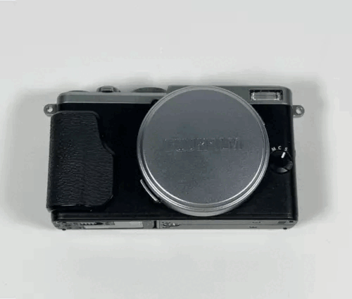 【美品】Fujifilm X70 富士フィルム　シルバー　元箱付　簡易動作確認済_画像2