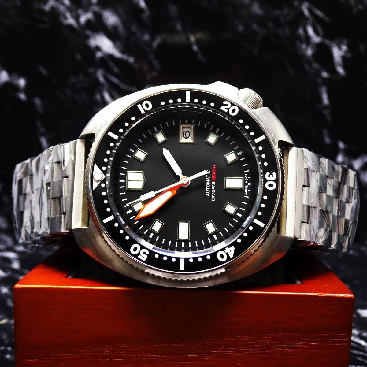 送料無料〓新品〓ノーロゴ・200m防水・NH35オートマチック機械式・アワビダイバー腕時計・オマージュウオッチ・フルメタル・ブラック文字盤の画像1
