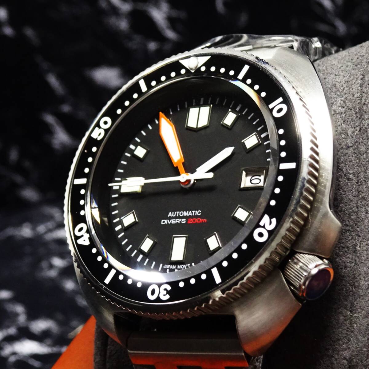 送料無料〓新品〓ノーロゴ・200m防水・NH35オートマチック機械式・アワビダイバー腕時計・オマージュウオッチ・フルメタル・ブラック文字盤の画像2