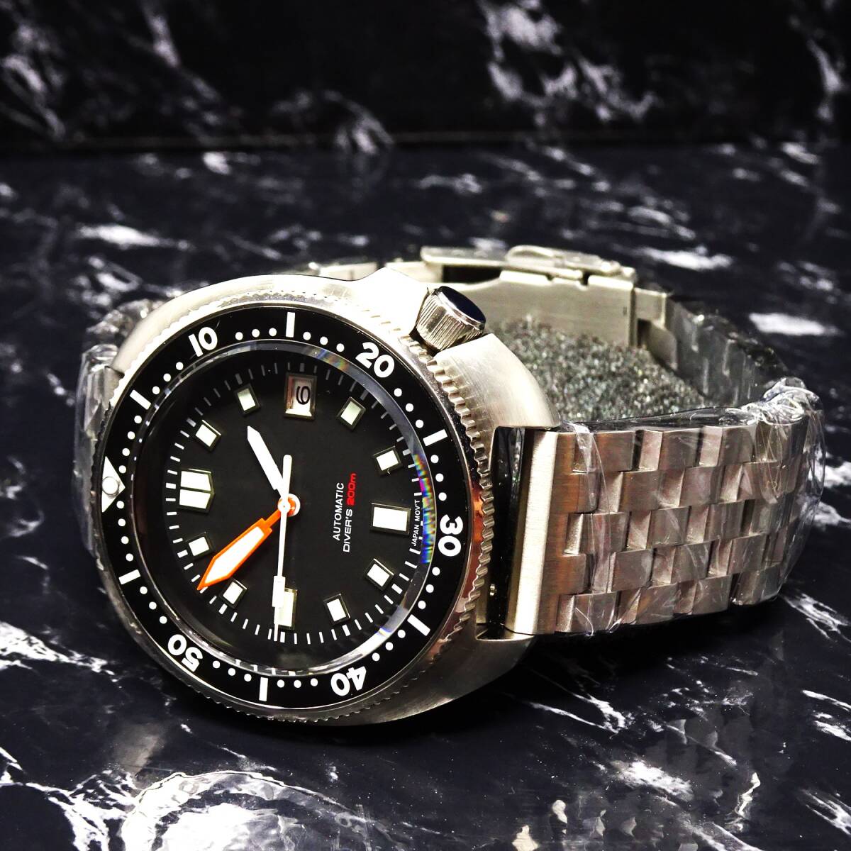 送料無料〓新品〓ノーロゴ・200m防水・NH35オートマチック機械式・アワビダイバー腕時計・オマージュウオッチ・フルメタル・ブラック文字盤の画像4