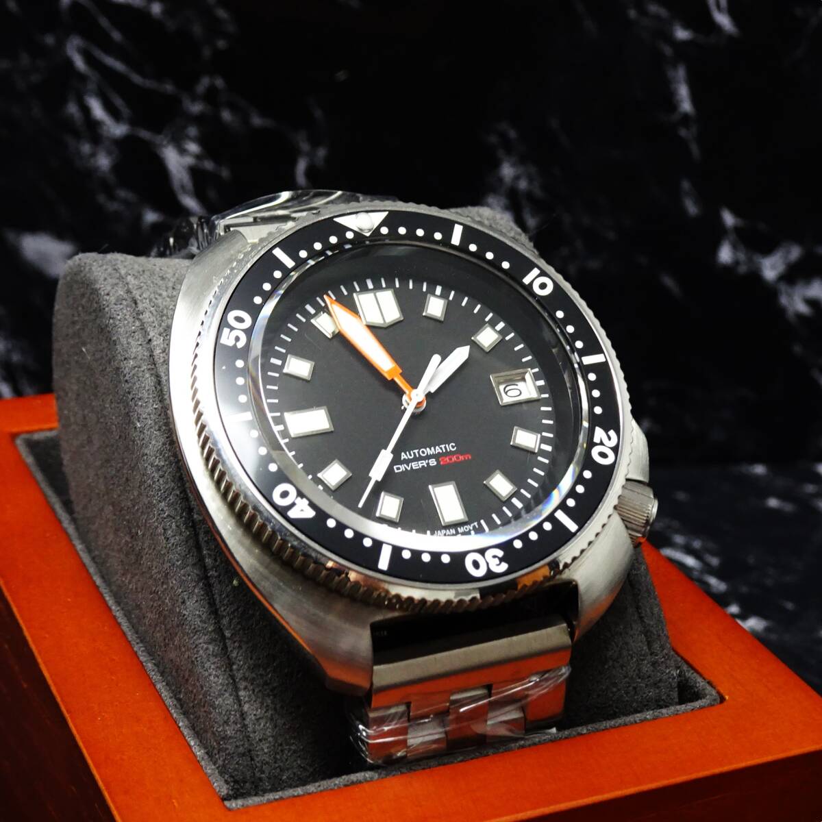 送料無料〓新品〓ノーロゴ・200m防水・NH35オートマチック機械式・アワビダイバー腕時計・オマージュウオッチ・フルメタル・ブラック文字盤の画像5
