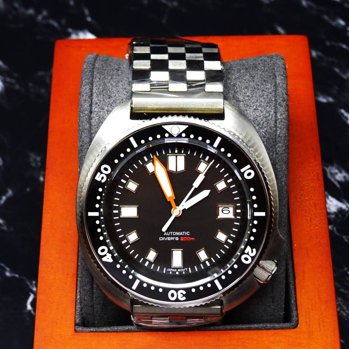 送料無料〓新品〓ノーロゴ・200m防水・NH35オートマチック機械式・アワビダイバー腕時計・オマージュウオッチ・フルメタル・ブラック文字盤の画像7