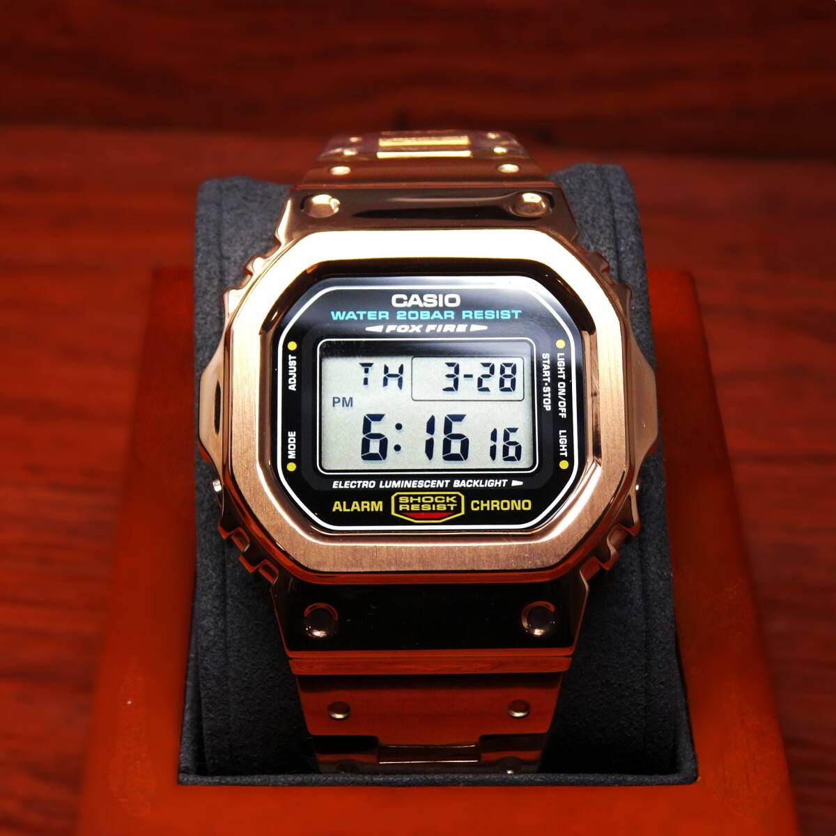 送料無料・新品・Gショックカスタム本体付きDW5600デジタル腕時計フルステンレス製シャンパンゴールドベゼル＆ベルト・フルメタルモデル_画像7